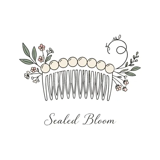 Outlined Pearl Comb with Sprig Accents